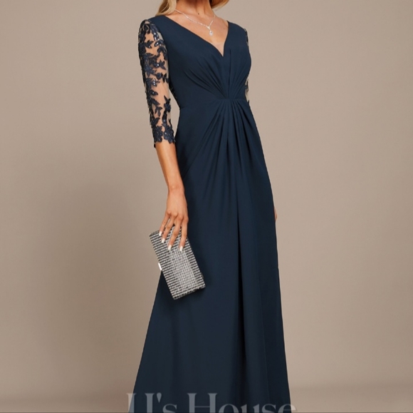 Trumpet/Mermaid V Neck - Picture 3 of 15